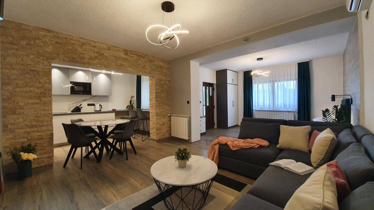 Apartments Lucic สลูน ภายนอก รูปภาพ