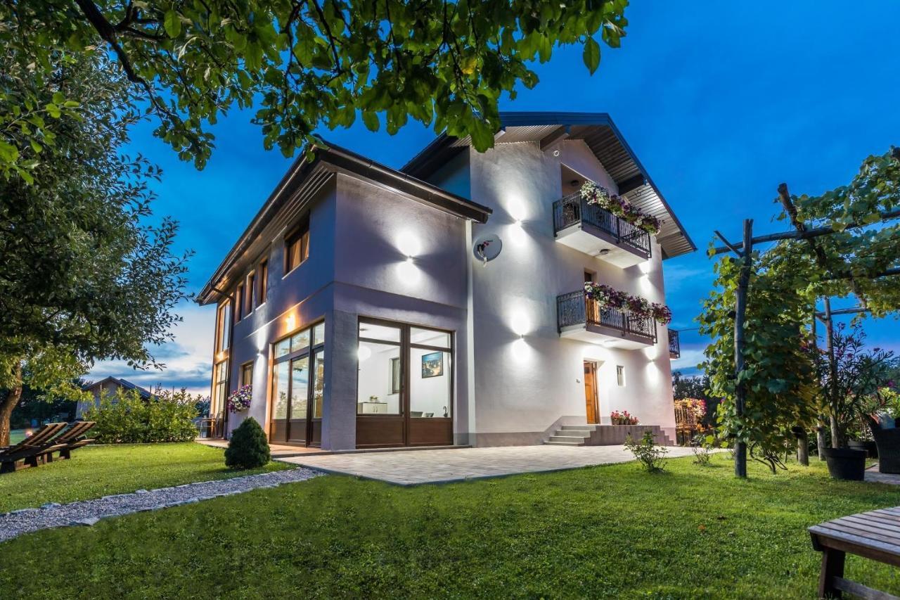 Apartments Lucic สลูน ภายนอก รูปภาพ